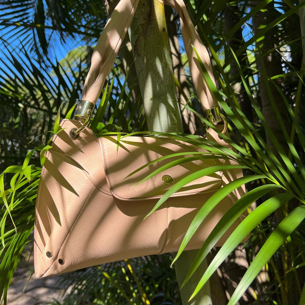 ✨🛍✨YVES SAINT LAURENT Blush Leather Handbag / with Gold hardware / Snap closure